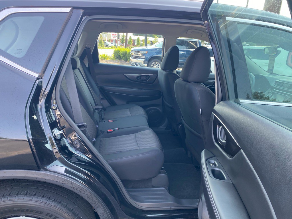 2020 Nissan Rogue Image 41