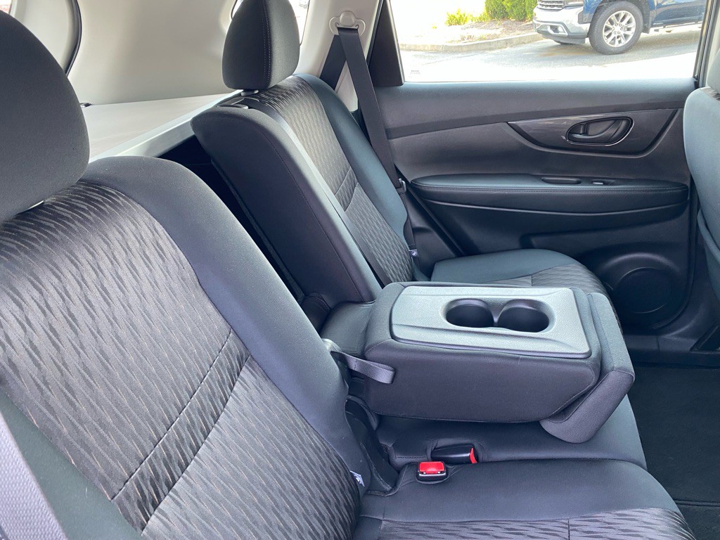 2020 Nissan Rogue Image 45