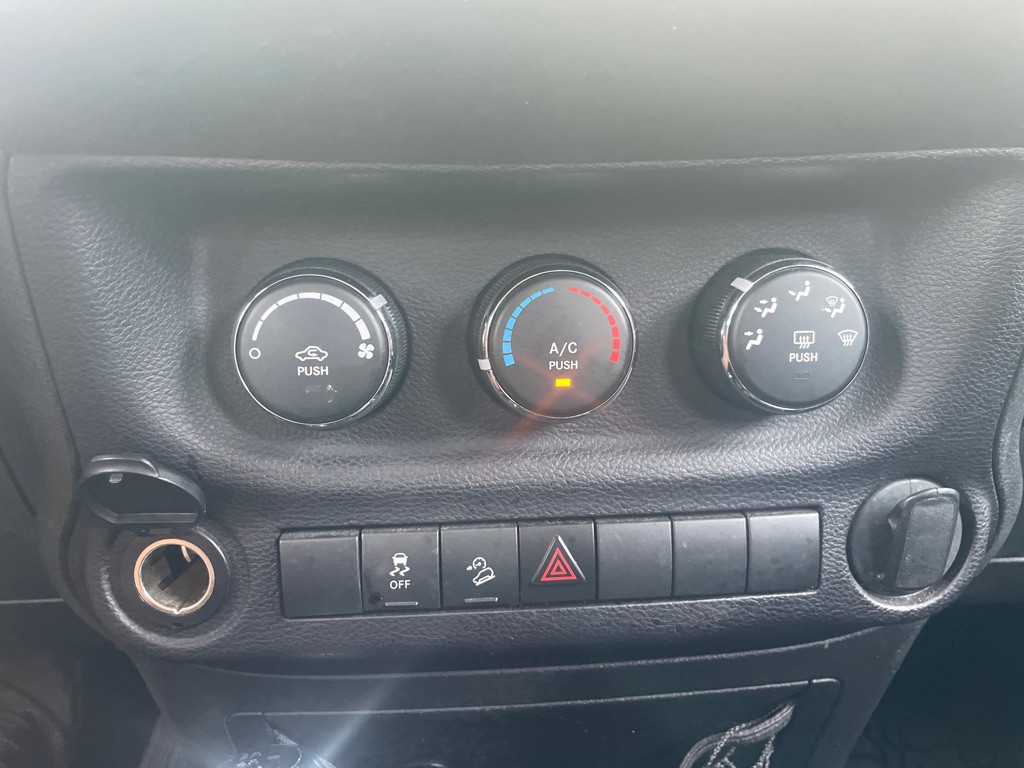 2014 Jeep Wrangler Unlimited Image 20