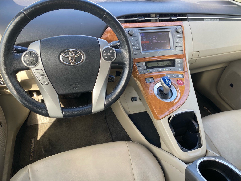 2012 Toyota Prius Image 17