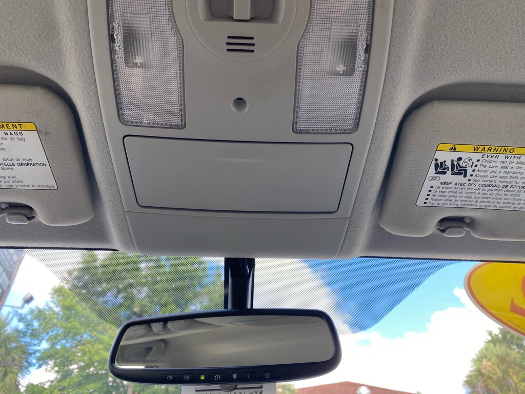2012 Toyota Prius Image 21
