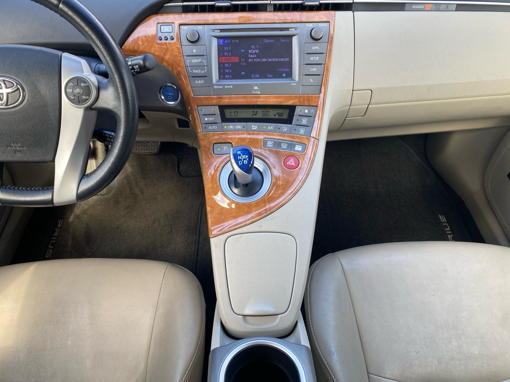 2012 Toyota Prius Image 22