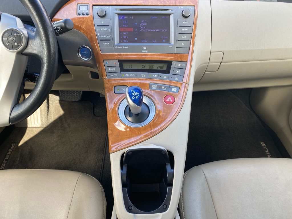 2012 Toyota Prius Image 24