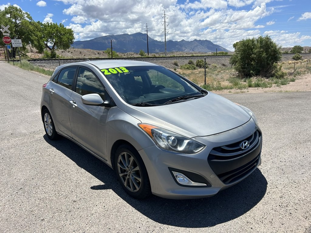 2013 Hyundai Elantra Image 1