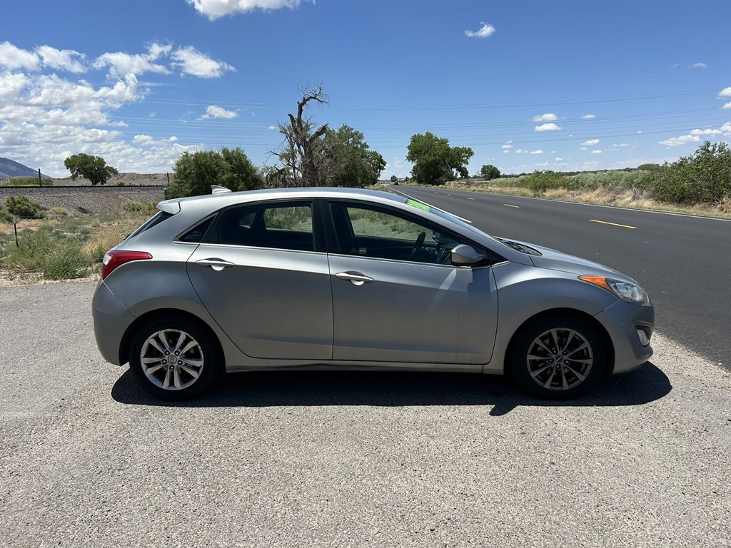 2013 Hyundai Elantra Image 8