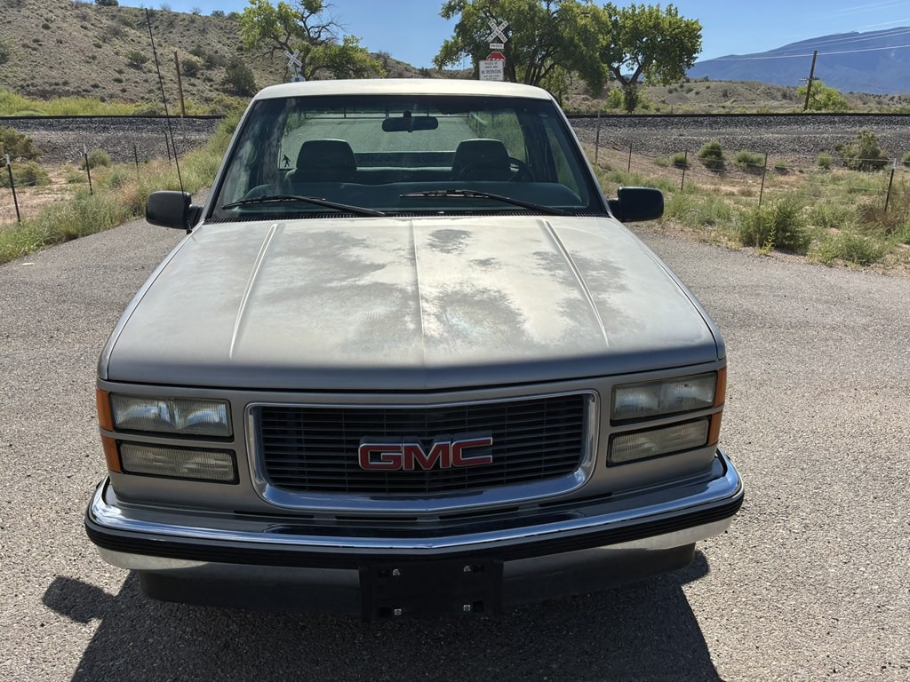 1998 GMC Sierra Image 2
