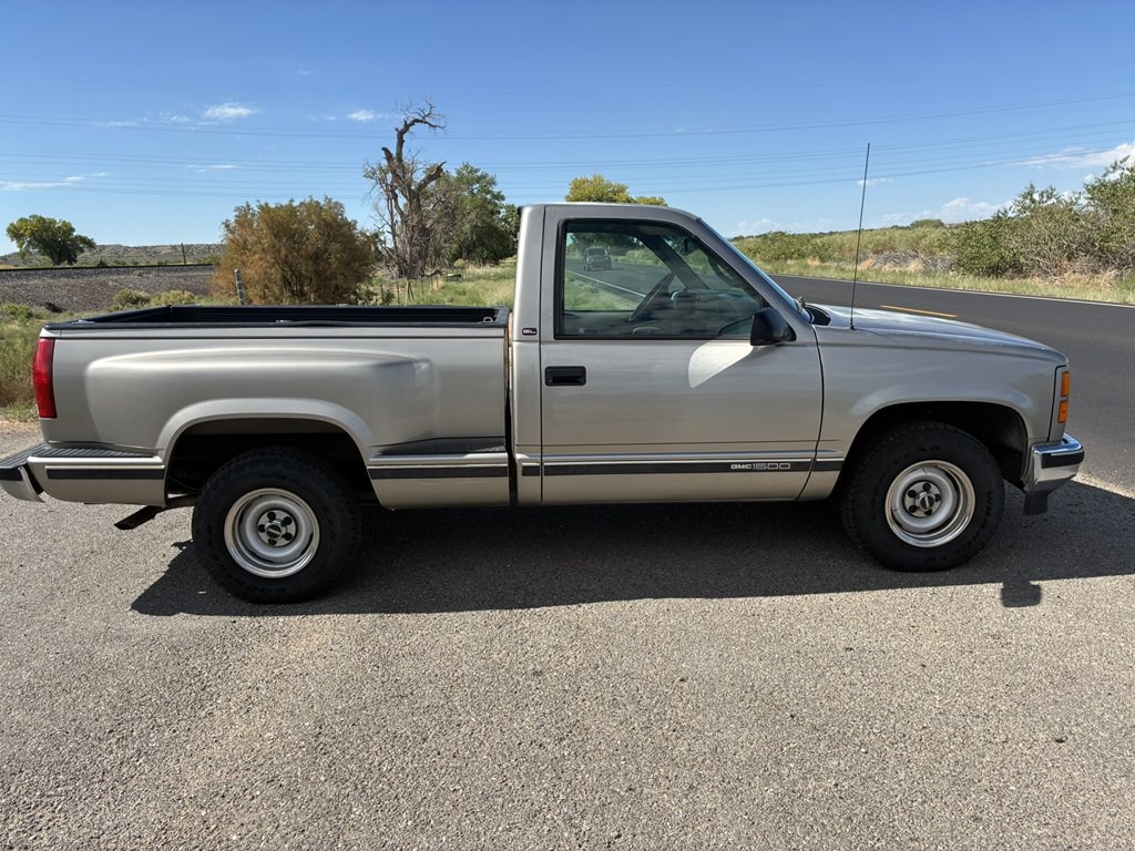 1998 GMC Sierra Image 8