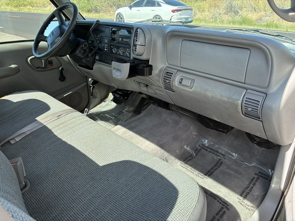 1998 GMC Sierra Image 9
