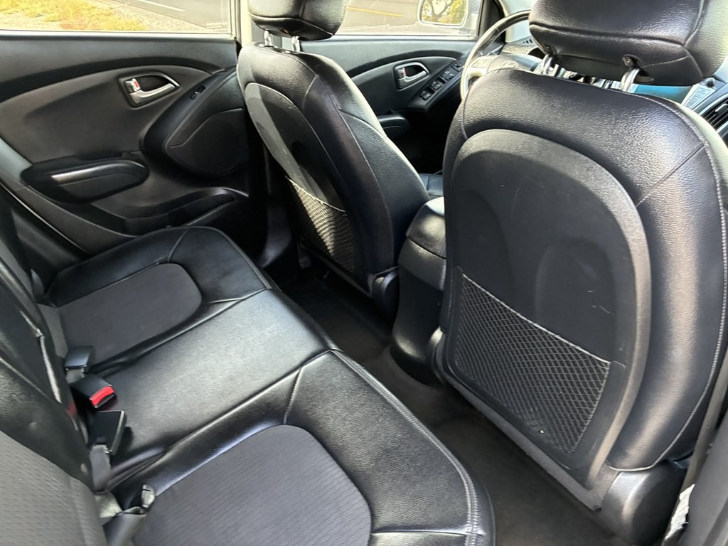2010 Hyundai Tucson Image 12