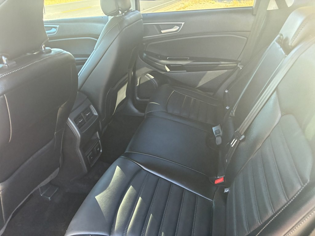 2017 Ford Edge Image 10