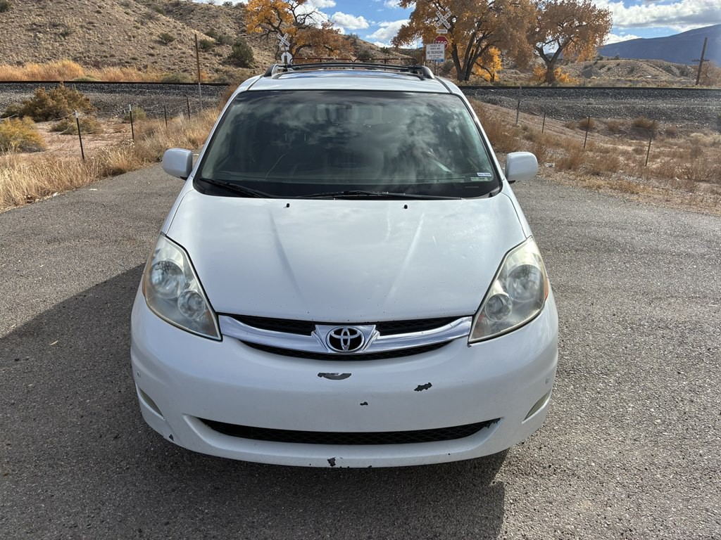 2009 Toyota Sienna Image 2