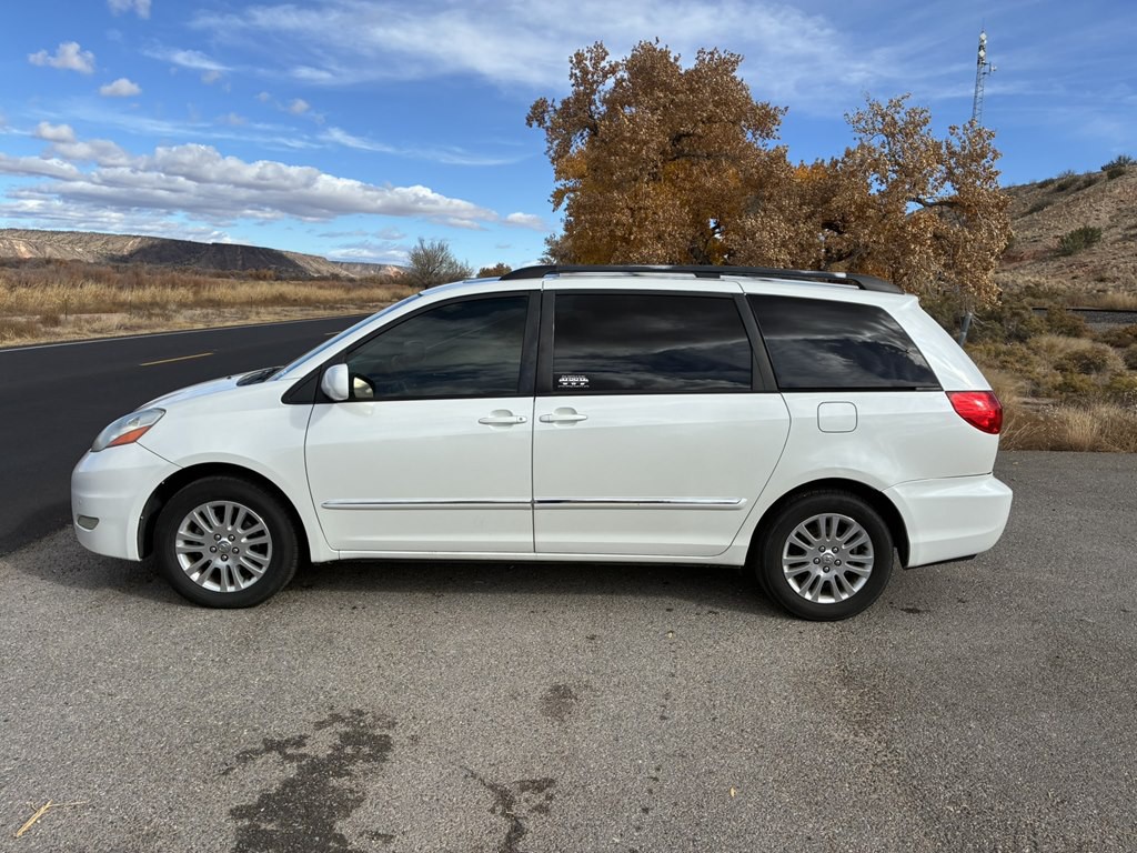 2009 Toyota Sienna Image 4