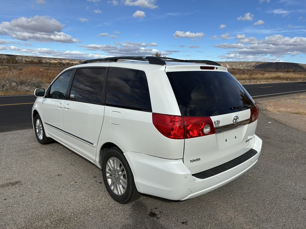 2009 Toyota Sienna Image 5