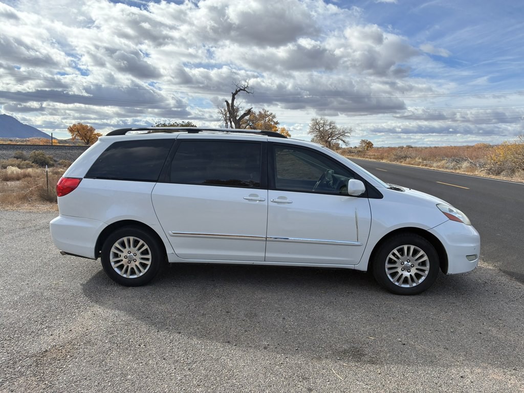 2009 Toyota Sienna Image 8