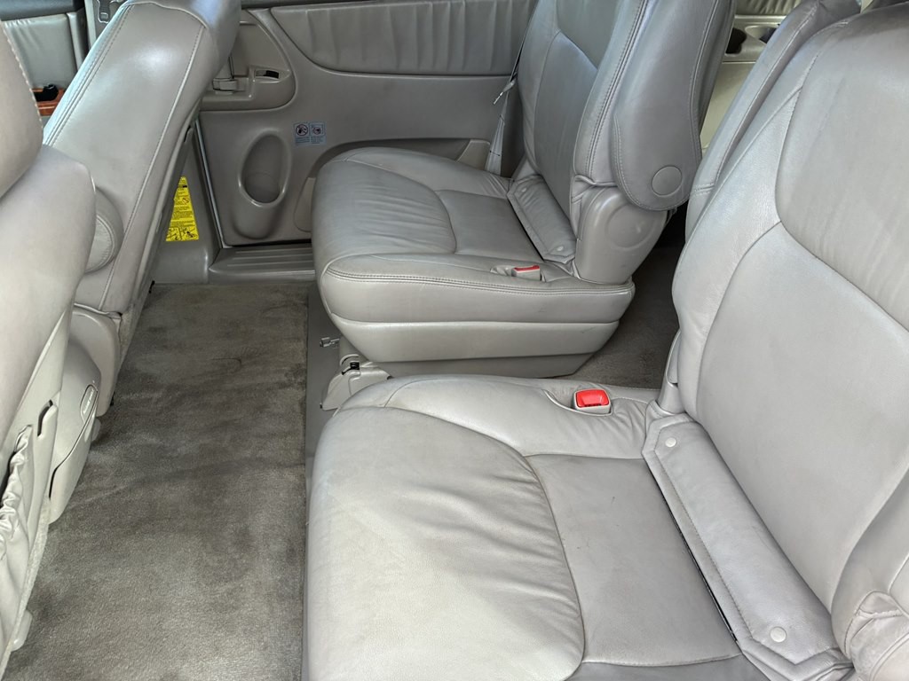 2009 Toyota Sienna Image 10