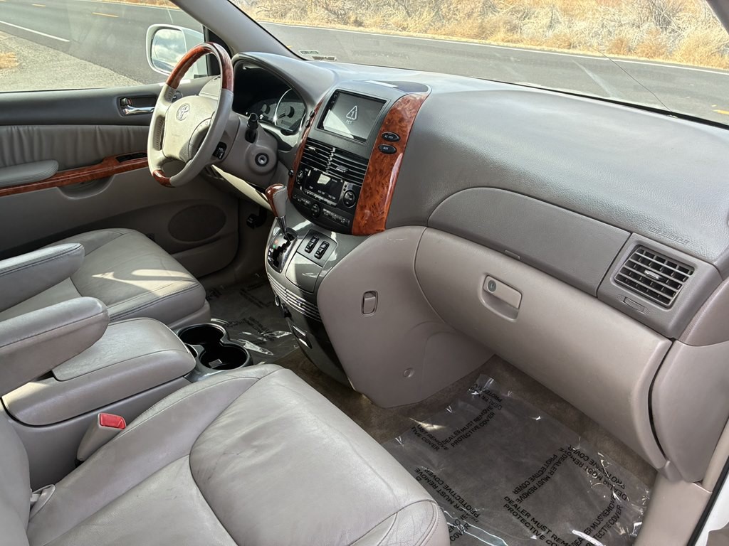 2009 Toyota Sienna Image 14