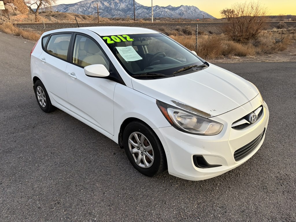 2012 Hyundai Accent Image 1