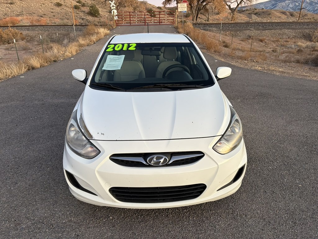 2012 Hyundai Accent Image 2