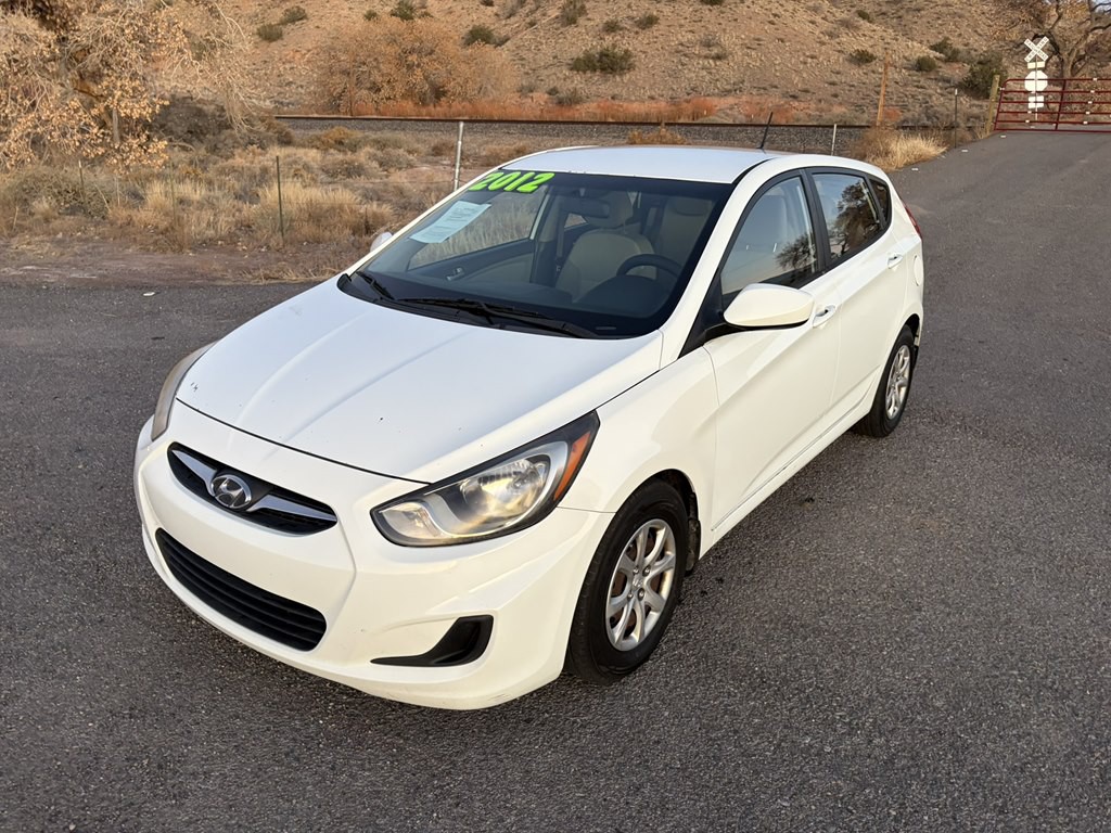2012 Hyundai Accent Image 3