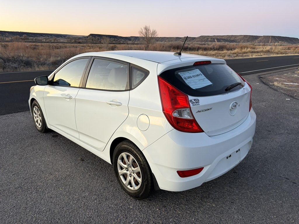 2012 Hyundai Accent Image 5