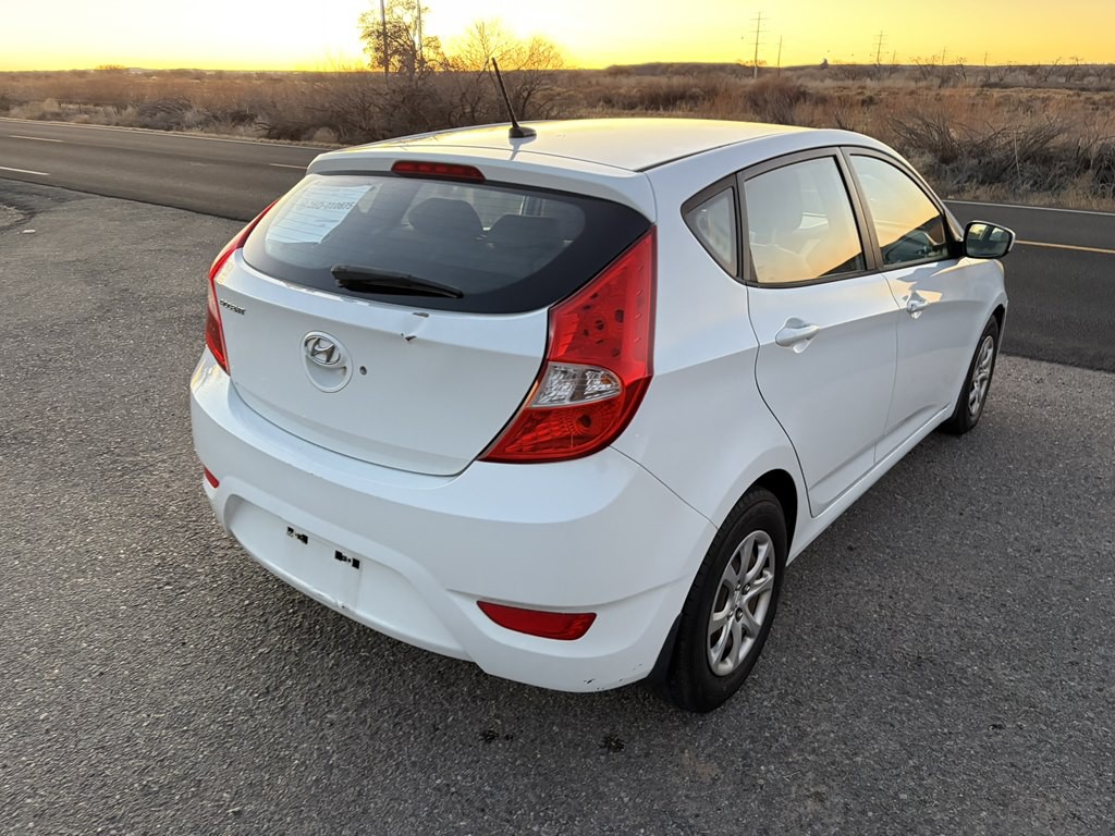 2012 Hyundai Accent Image 6