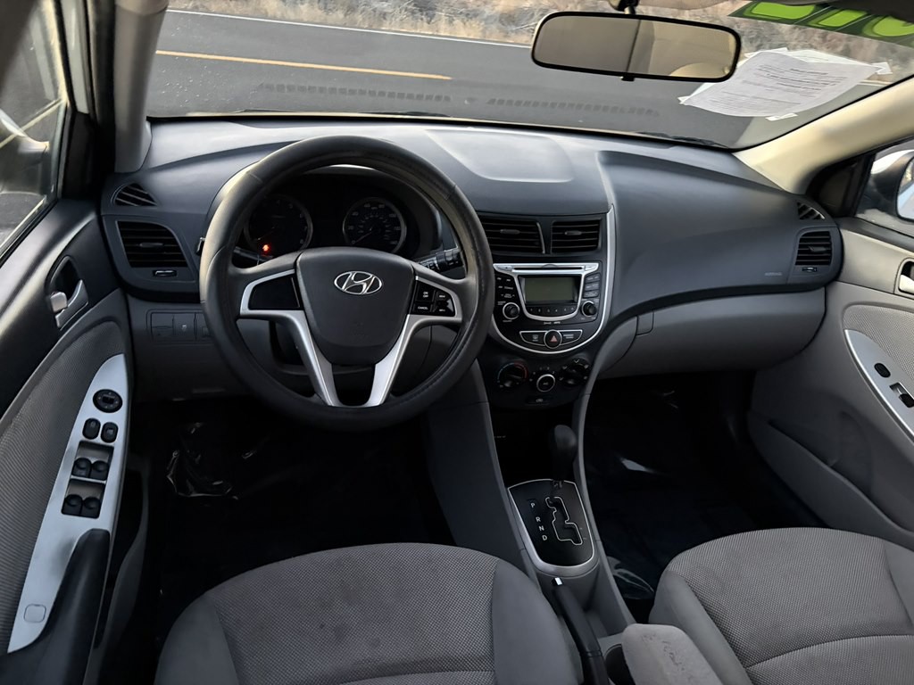 2012 Hyundai Accent Image 10