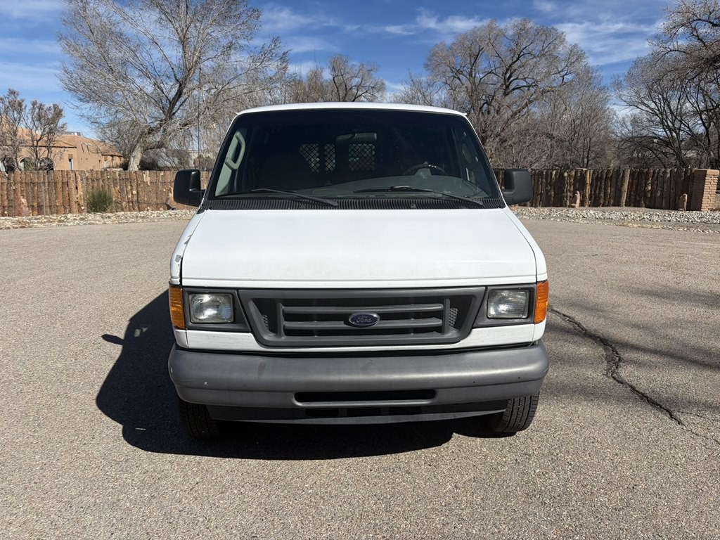 2005 Ford Econoline Image 2