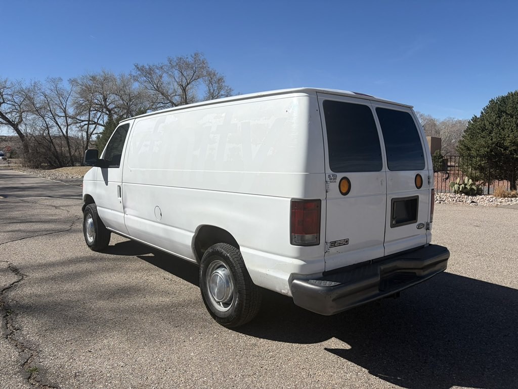 2005 Ford Econoline Image 5
