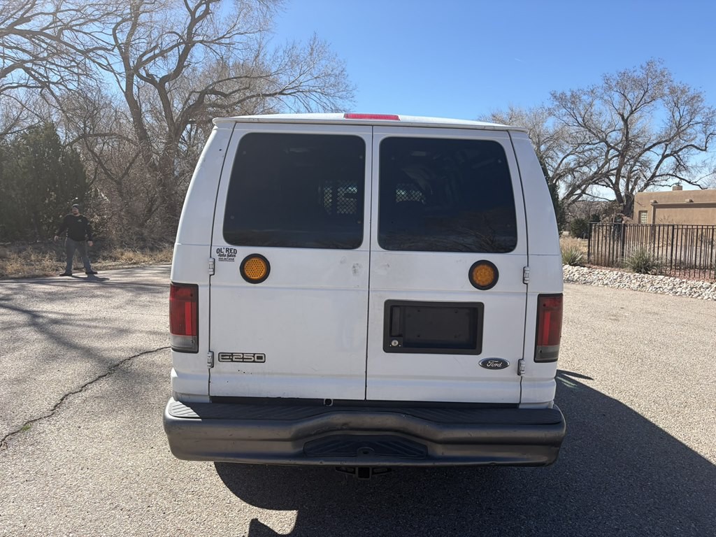 2005 Ford Econoline Image 6