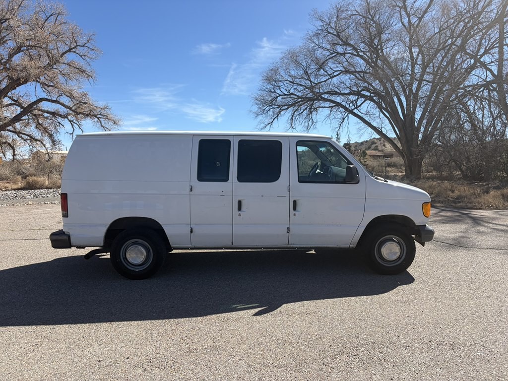 2005 Ford Econoline Image 8