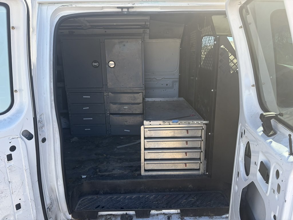 2005 Ford Econoline Image 11