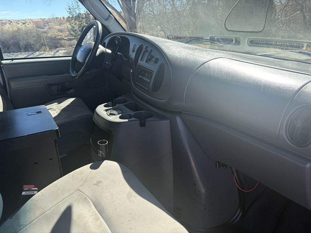 2005 Ford Econoline Image 12