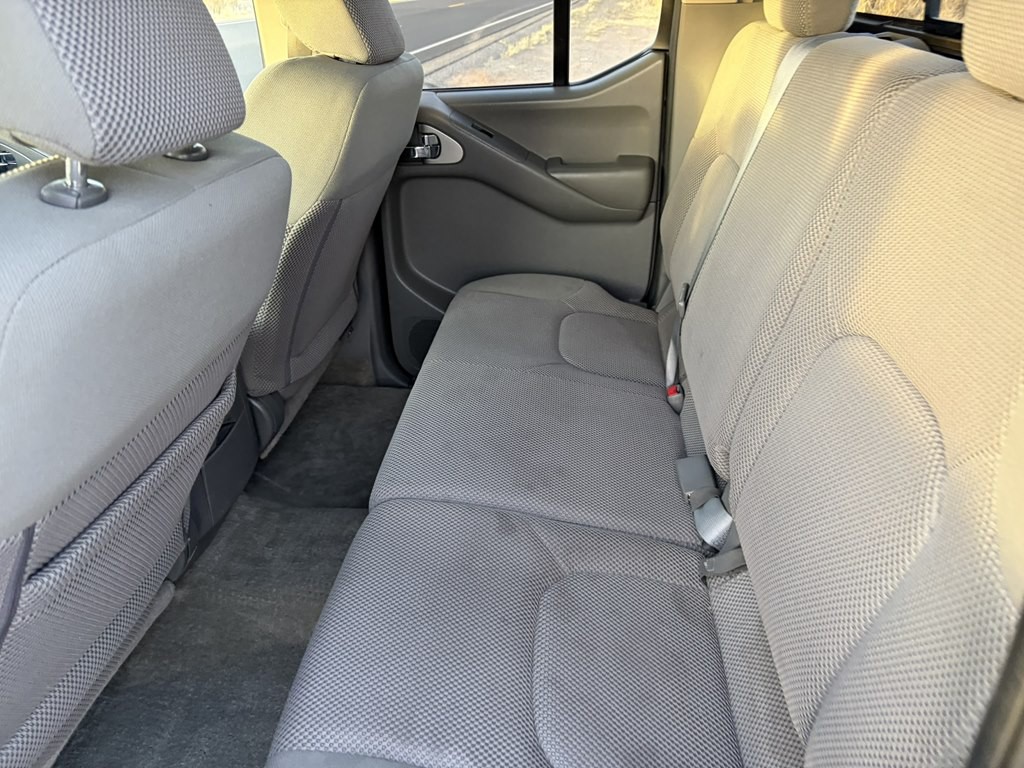 2015 Nissan Frontier Image 9