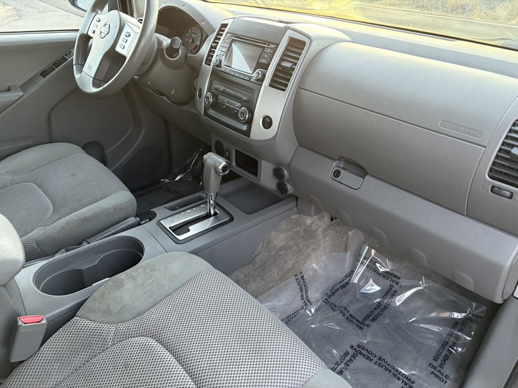 2015 Nissan Frontier Image 12