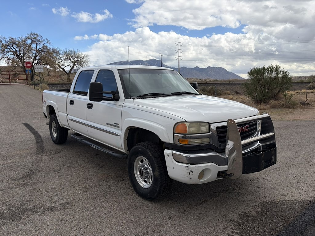 2003 GMC Sierra Image 1