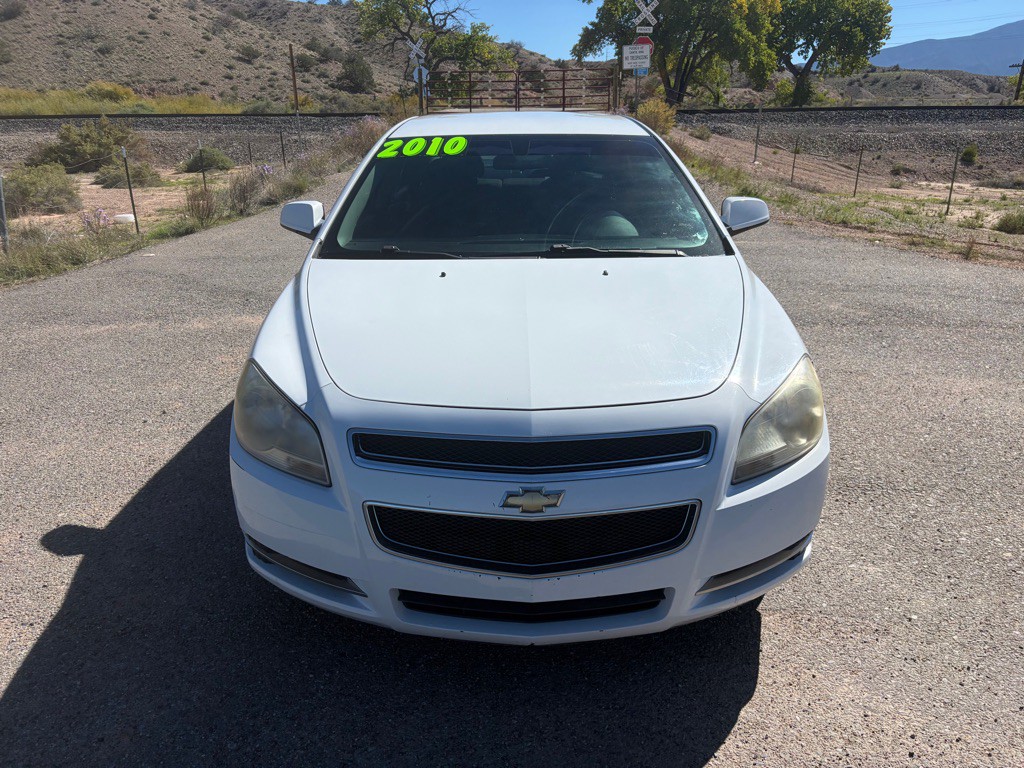 2010 Chevrolet Malibu Image 2
