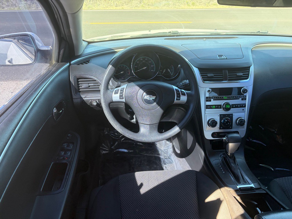 2010 Chevrolet Malibu Image 10