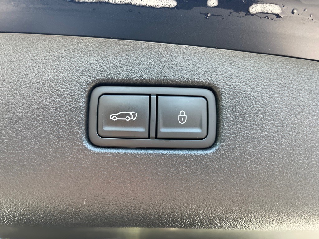 2024 Genesis GV70 Image 12