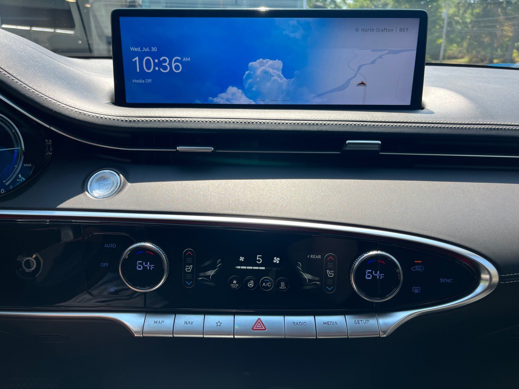 2024 Genesis GV70 Image 25