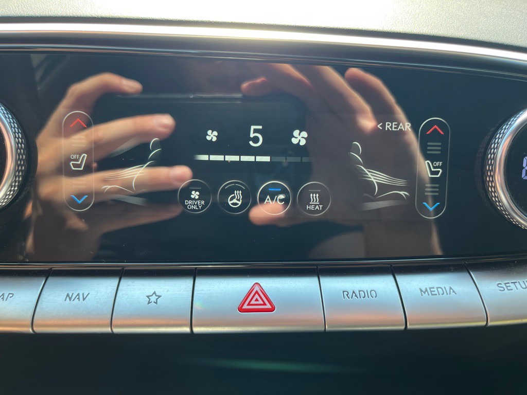 2024 Genesis GV70 Image 26
