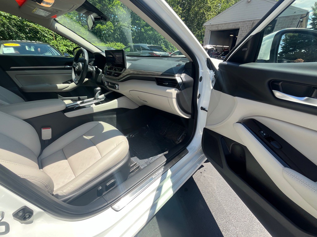 2024 Nissan Altima Image 7