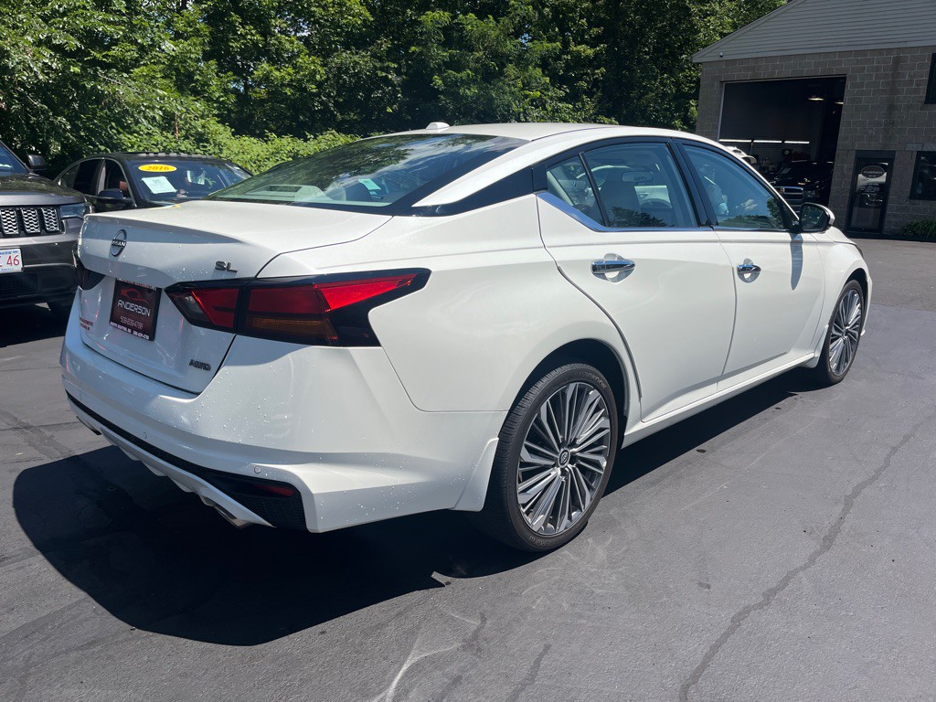 2024 Nissan Altima Image 9