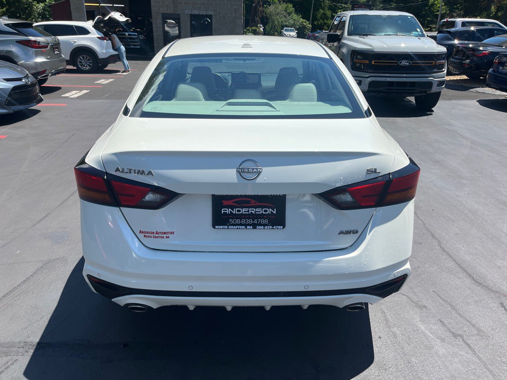 2024 Nissan Altima Image 10