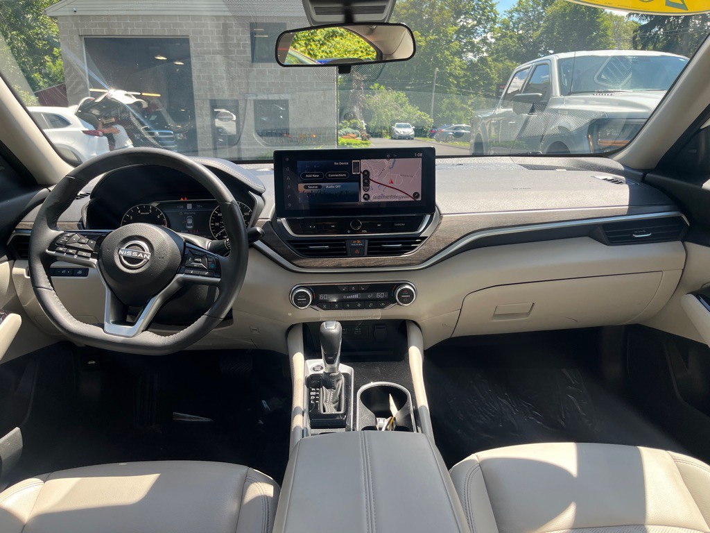2024 Nissan Altima Image 16