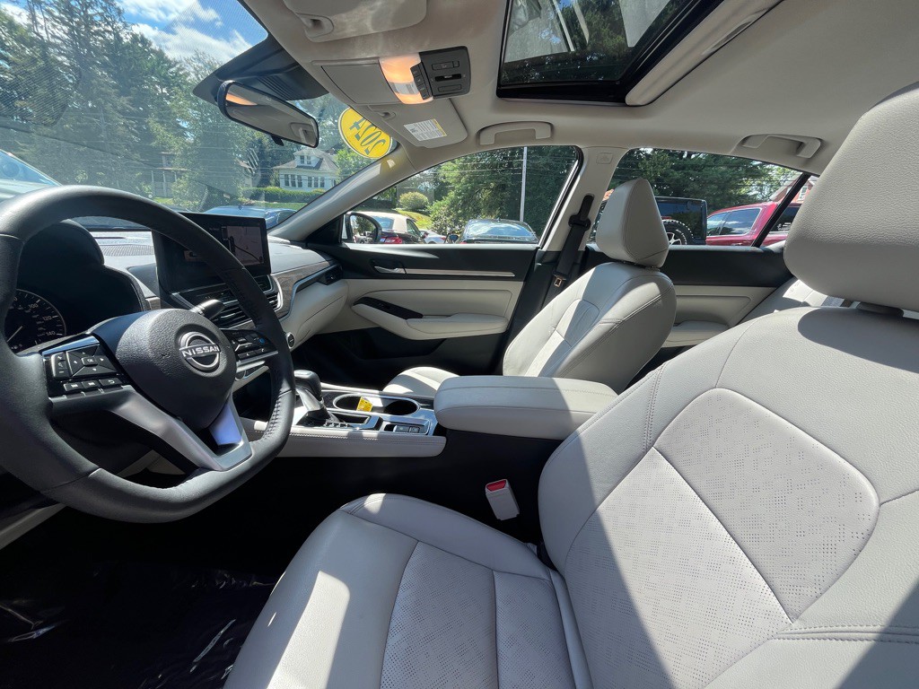 2024 Nissan Altima Image 18