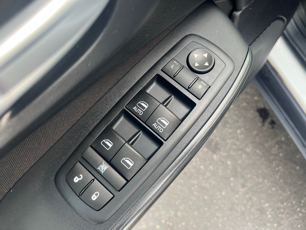 2016 Jeep Cherokee Image 17