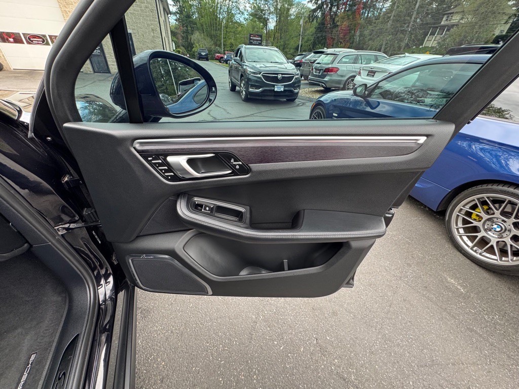 2024 Porsche Macan Image 19