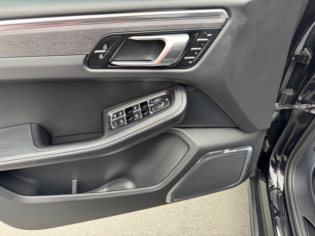 2024 Porsche Macan Image 35