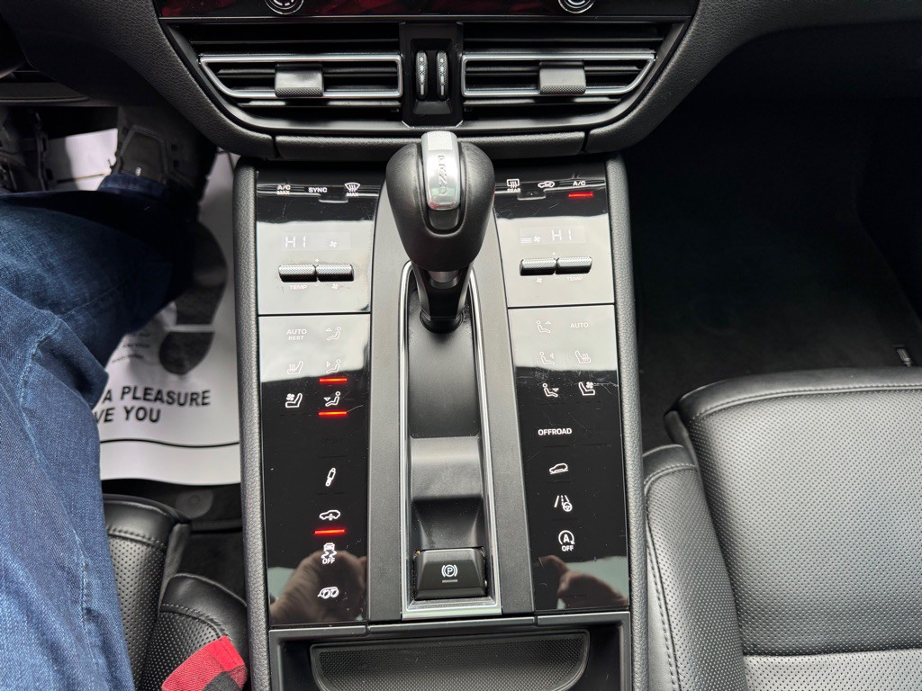 2024 Porsche Macan Image 41