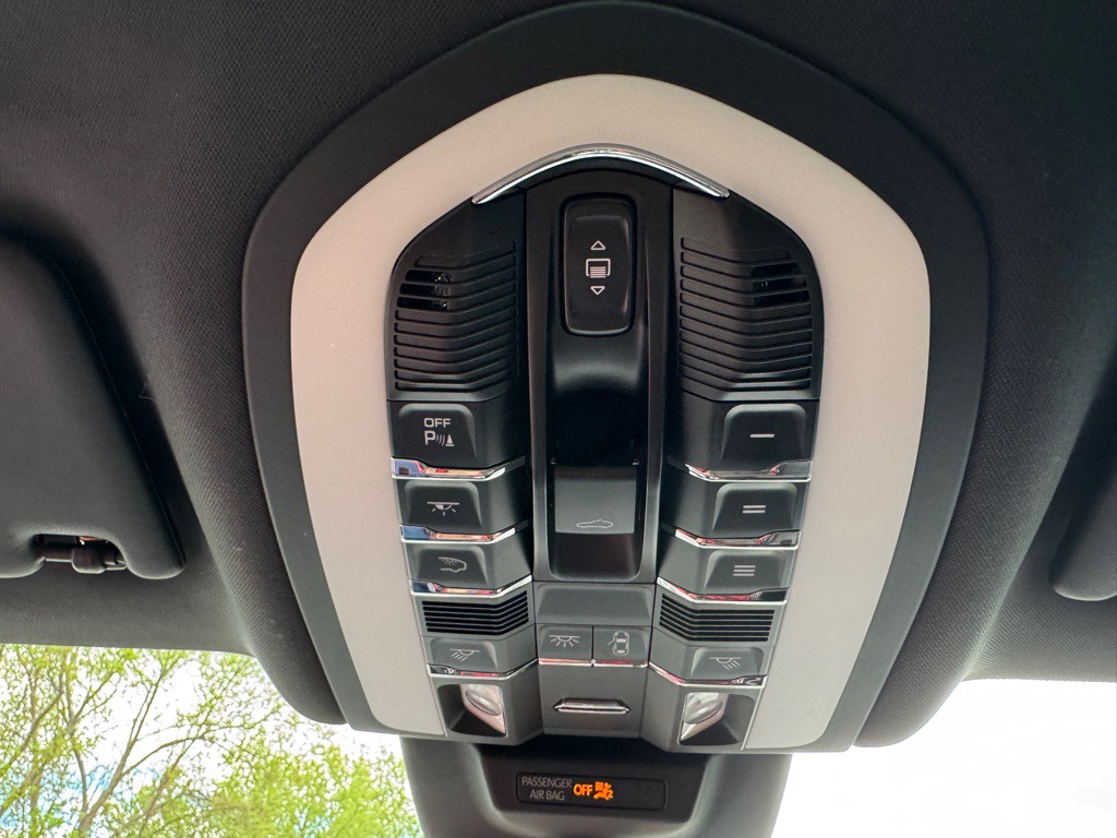 2024 Porsche Macan Image 43